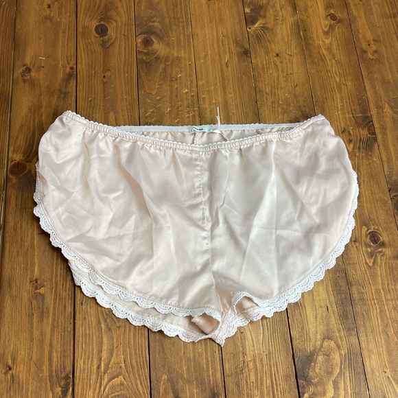 Urban Outfitters kimchi Blue satin pajama shorts size medium - Picture 1 of 7